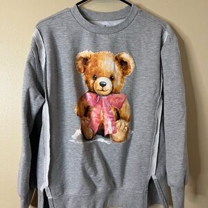 Charming Gray Sweatshirt with Teddy Bear Design